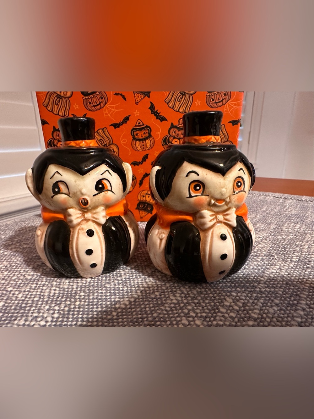 Design Johanna Parker Salt & Papper Shakers Vampire Figurine Halloween